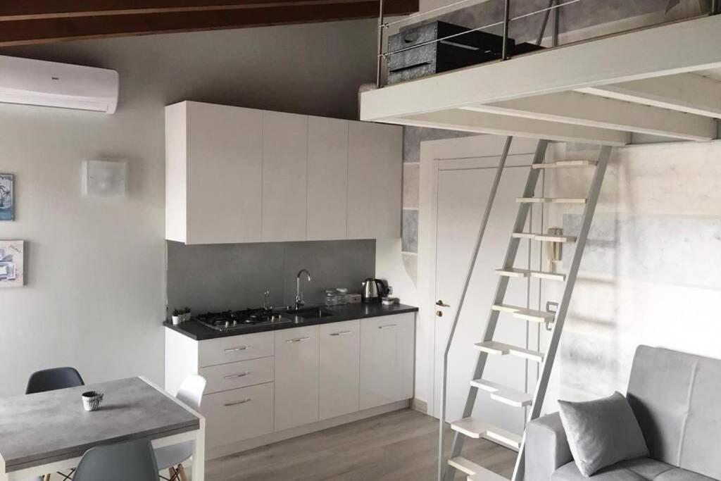 La petite maison de Stephanie Clusane Extérieur photo